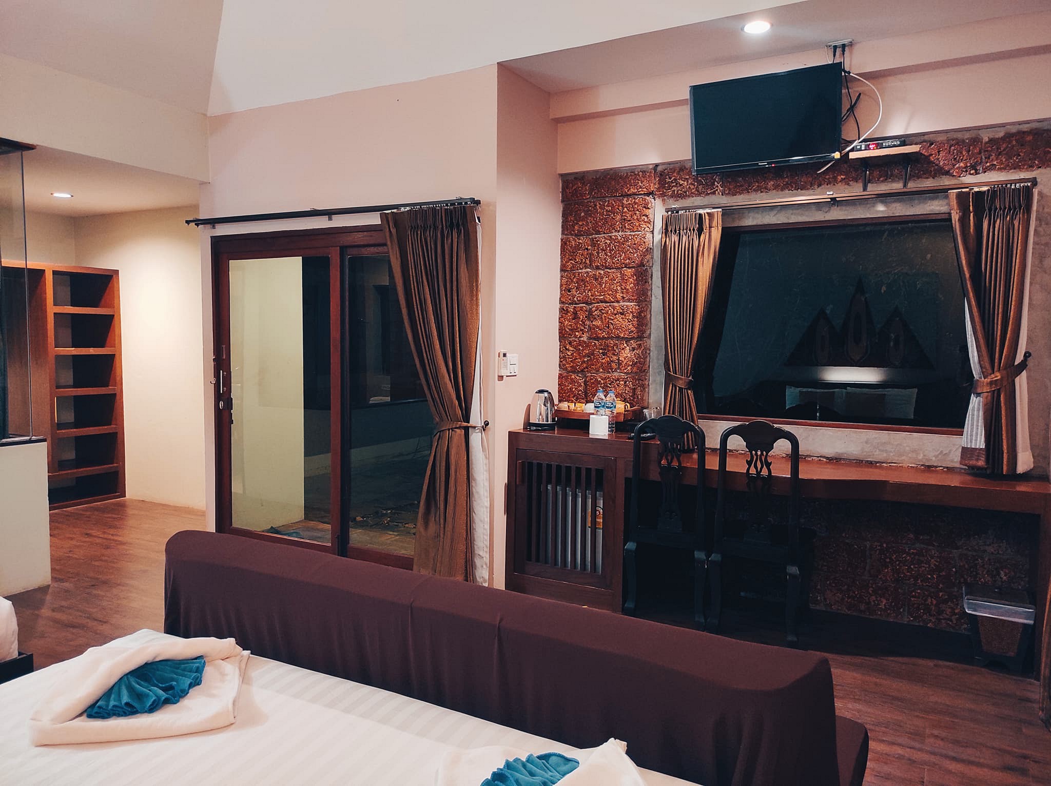 Superior Twin Room Pool View